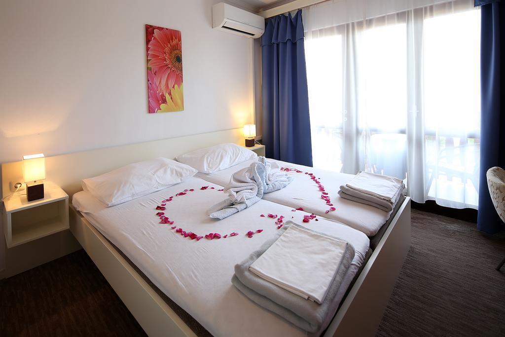 Guest House Zeba & Riviera Šilo Exteriér fotografie