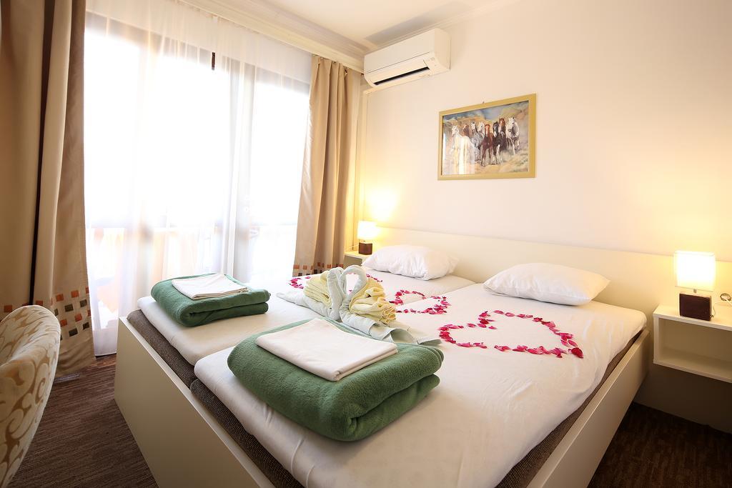 Guest House Zeba & Riviera Šilo Exteriér fotografie