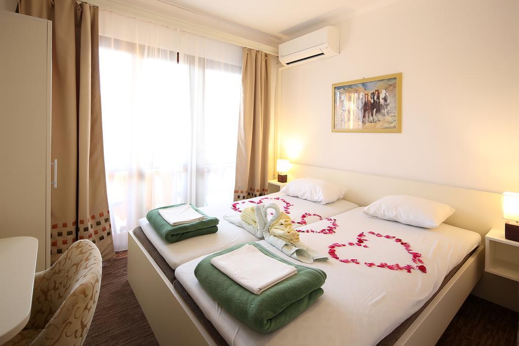 Guest House Zeba & Riviera Šilo Exteriér fotografie
